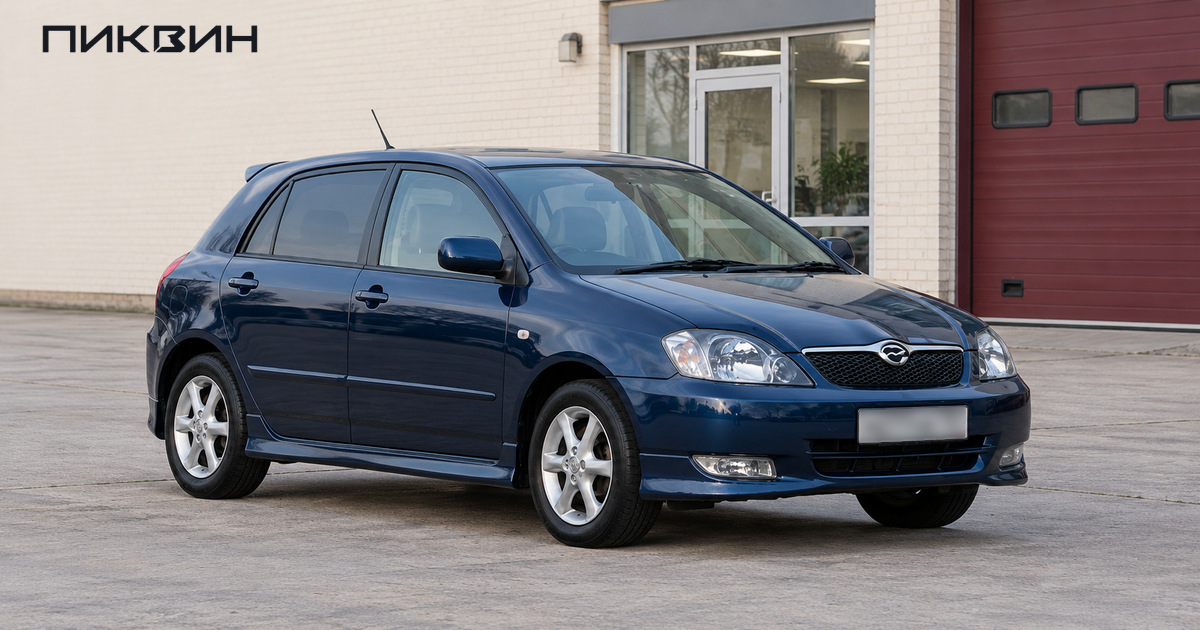 Ранний пятидверный Toyota Corolla Runx перед осмотром