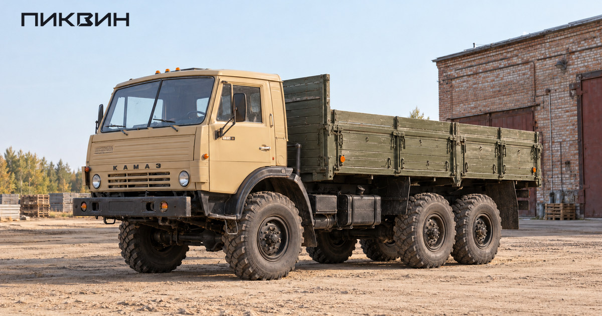Бортовой КамАЗ 4310 6×6 со старой кабиной и односкатными колёсами
