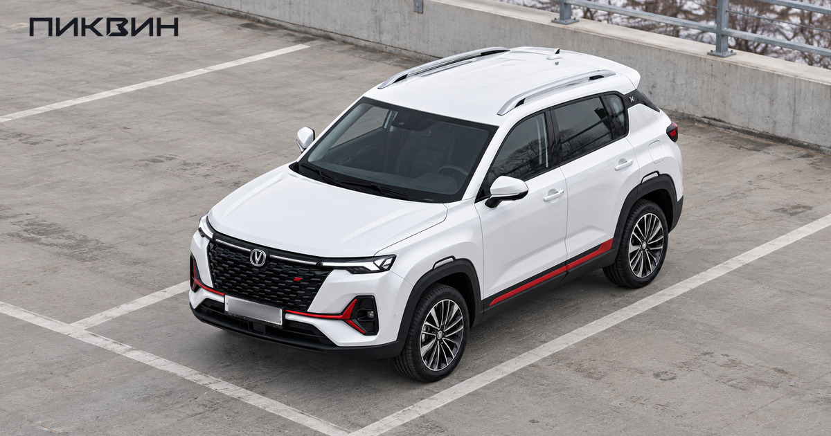 Changan CS35 Plus обновлённого исполнения на парковке