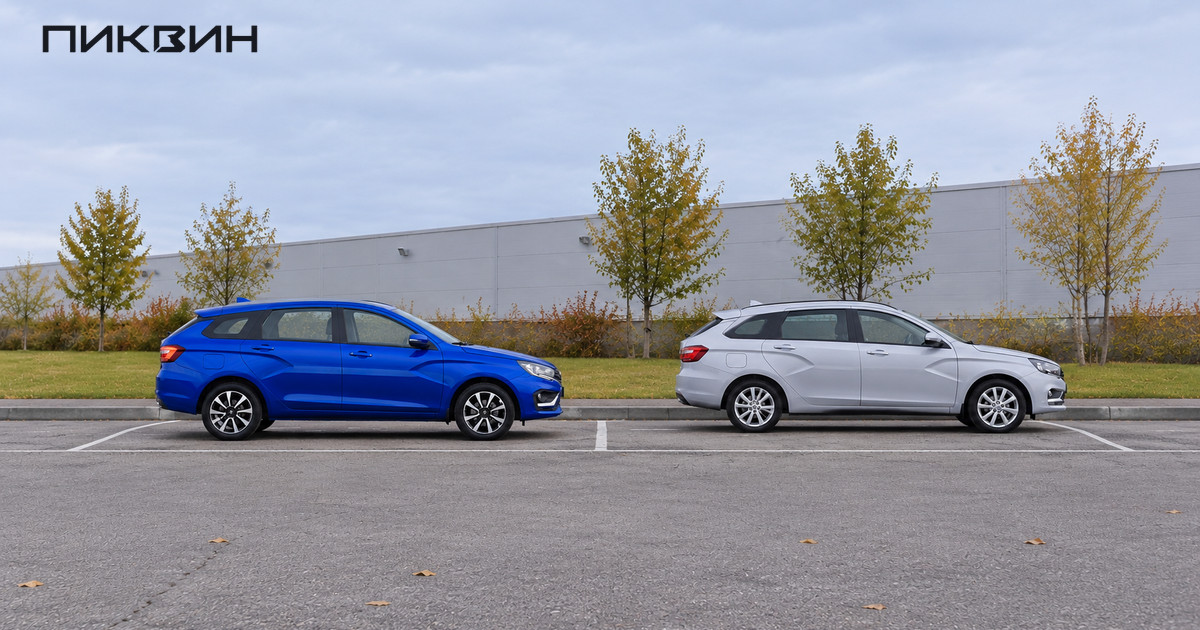 Универсалы Lada Iskra SW и Vesta SW рядом в боковом профиле