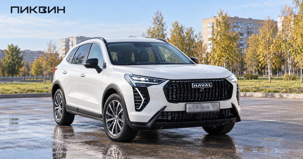 Белый Haval Jolion «Премиум 4WD» на открытой площадке в Тольятти.