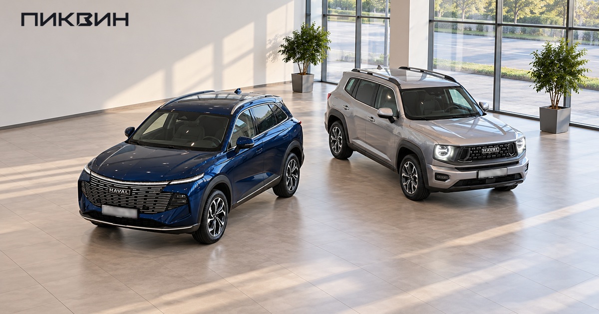 Haval F7 второго поколения и Haval H7 в отдельных местах выставочного зала.