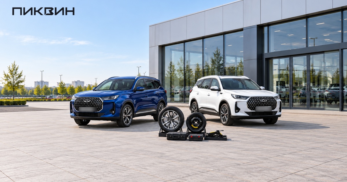 Два Chery Tiggo 7L и демонстрационные запасные колёса разных типов.
