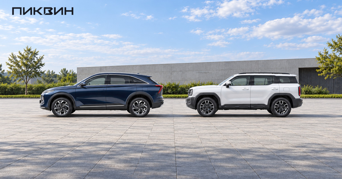 Синий Haval F7 второго поколения и белый Haval H3 стоят рядом в профиль.