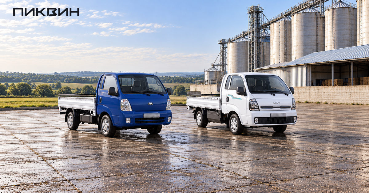 Ранний Kia Bongo III и современный Bongo III EV рядом на открытой площадке.