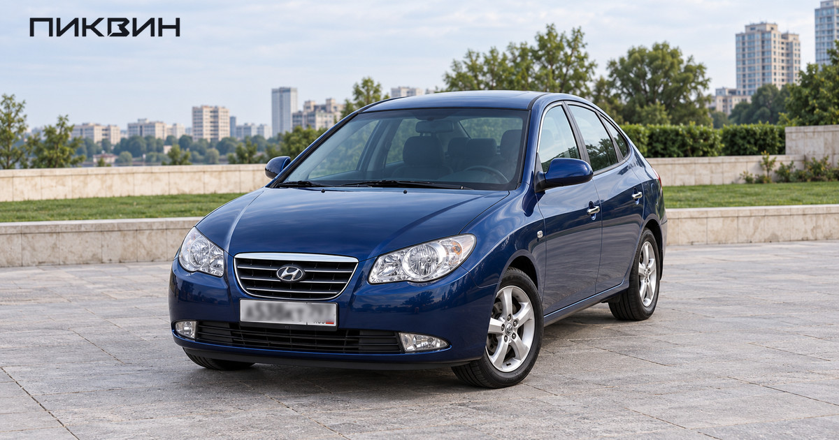 Синий Hyundai Elantra четвёртого поколения HD с закрытыми дверями.