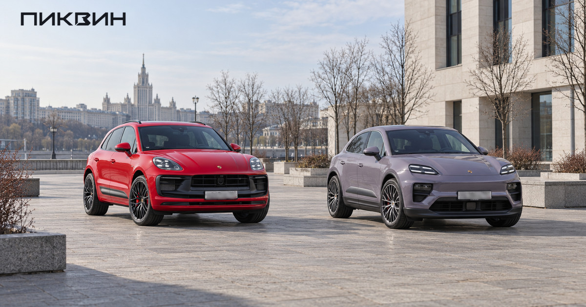 Красный бензиновый Porsche Macan и светлый электрический Macan стоят рядом на городской площадке.