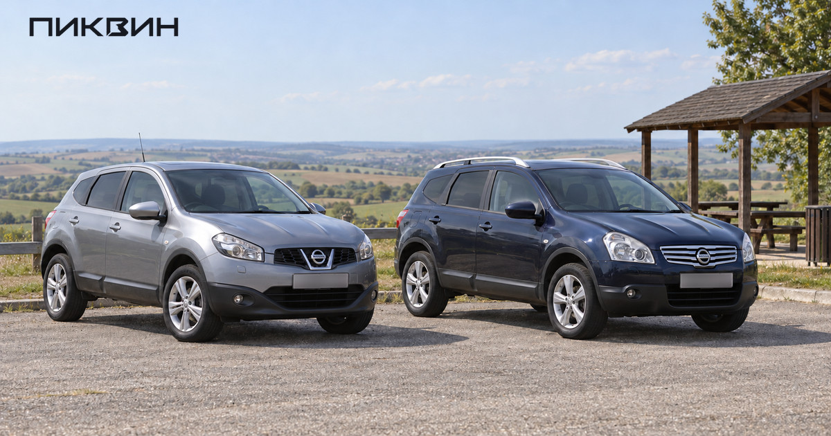Серебристый Nissan Qashqai J10 и тёмно-синий Qashqai+2 на загородной площадке.
