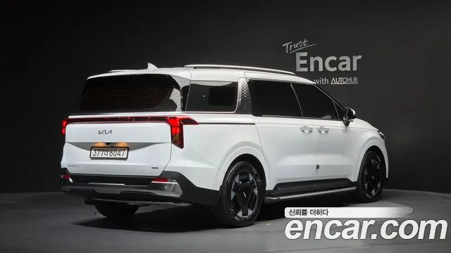 Kia Carnival Generation 4 — Фото автомобиля 2