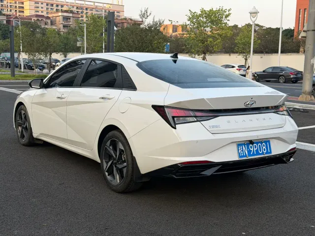 Hyundai Elantra — Фото автомобиля 3