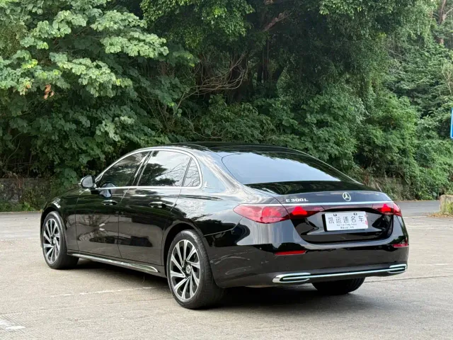 Mercedes-Benz E-Class — Фото автомобиля 12
