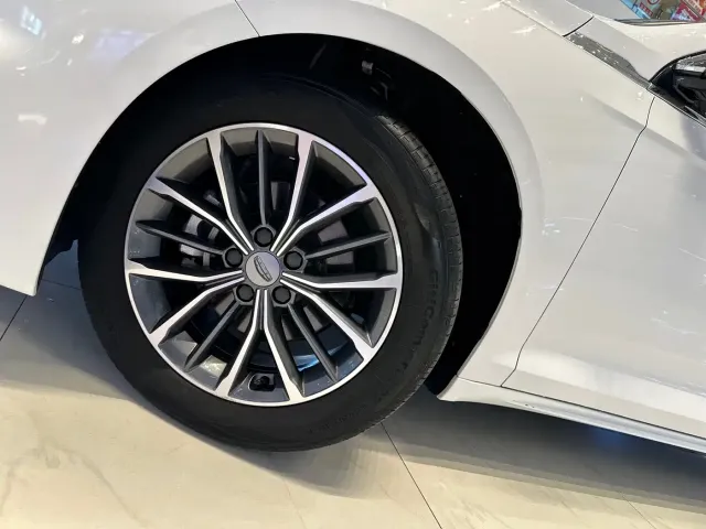 Geely Xingrui — Фото автомобиля 4