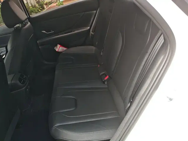 Hyundai Elantra — Фото автомобиля 14