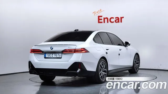 BMW 5-Series — Фото автомобиля 2