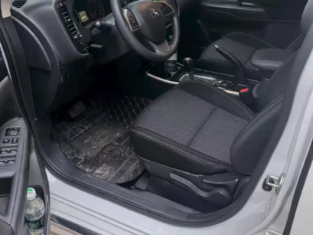 Mitsubishi Outlander — Фото автомобиля 2