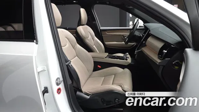 Volvo XC90 — Фото автомобиля 10