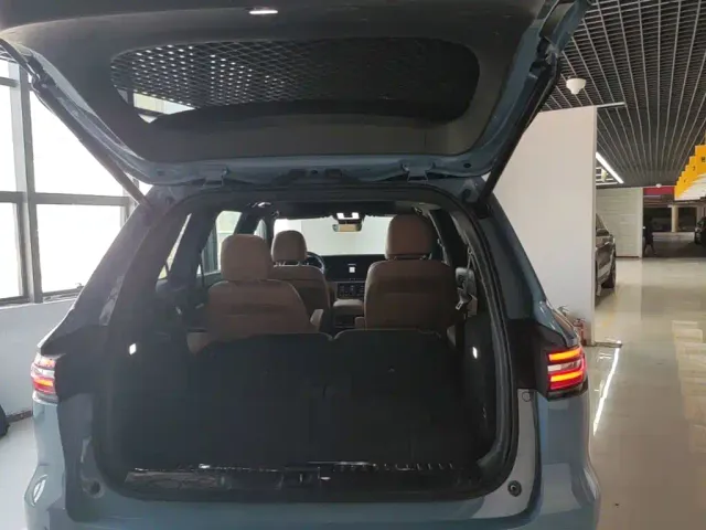 Li Auto ONE — Фото автомобиля 18