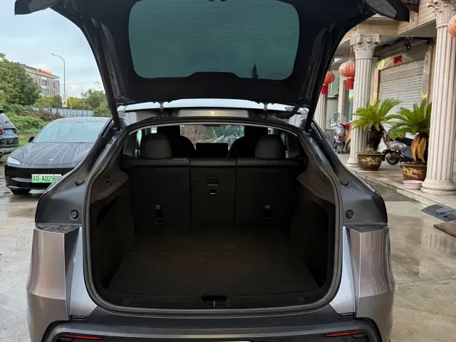 Tesla Model Y — Фото автомобиля 7