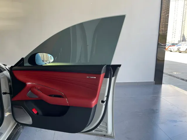 Xiaomi SU7 — Фото автомобиля 30