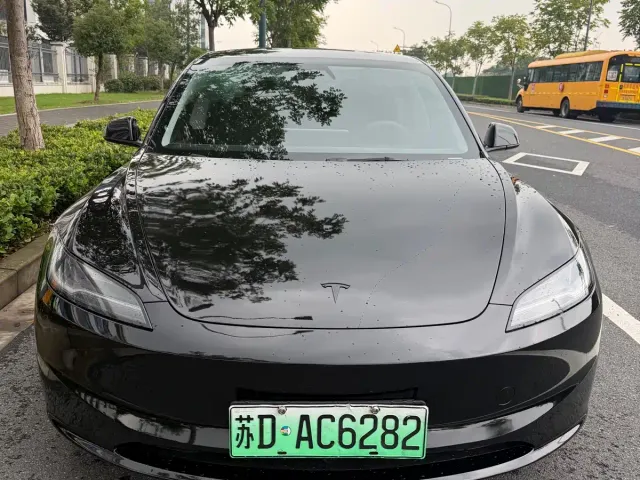 Фотография автомобиля — Tesla Model 3