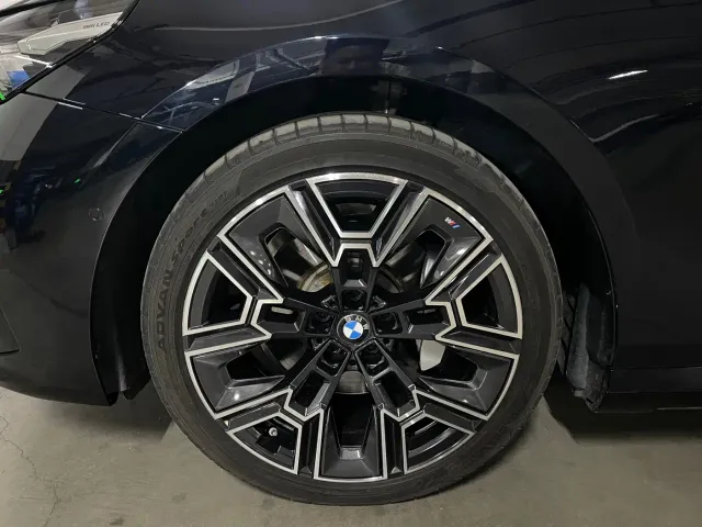 BMW 5 Series — Фото автомобиля 5