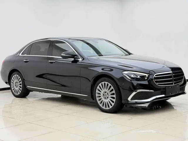 Mercedes-Benz E-Class — Фото автомобиля 3