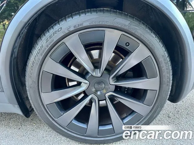 Tesla Model X — Фото автомобиля 18
