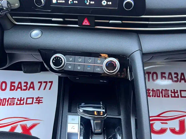 Hyundai Elantra — Фото автомобиля 12