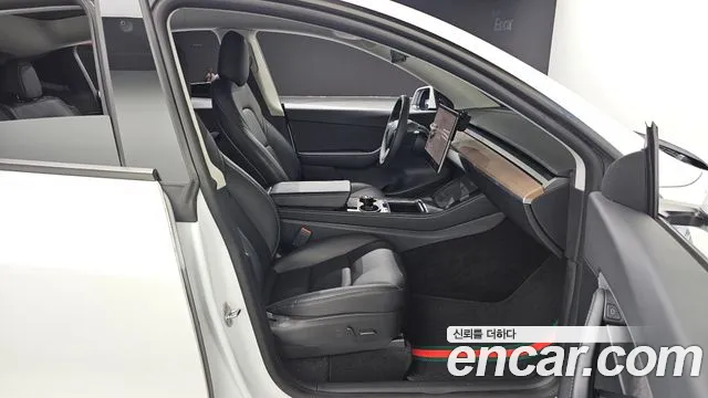 Tesla Model Y — Фото автомобиля 25