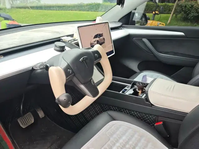 Tesla Model Y — Фото автомобиля 6