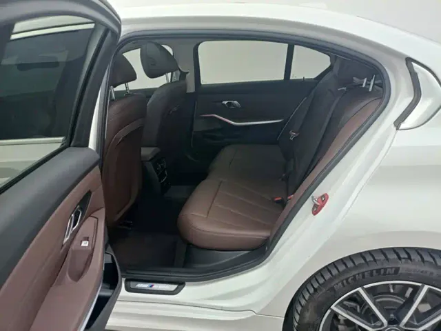 BMW 3 Series — Фото автомобиля 6