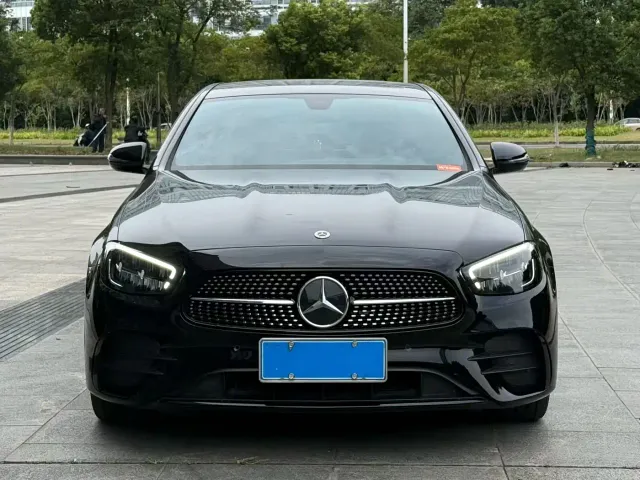 Mercedes-Benz E-Class — Фото автомобиля 2