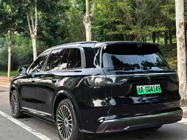 Aito M8 — Фото автомобиля 9