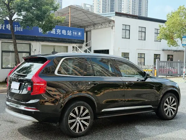 Volvo XC90 — Фото автомобиля 7