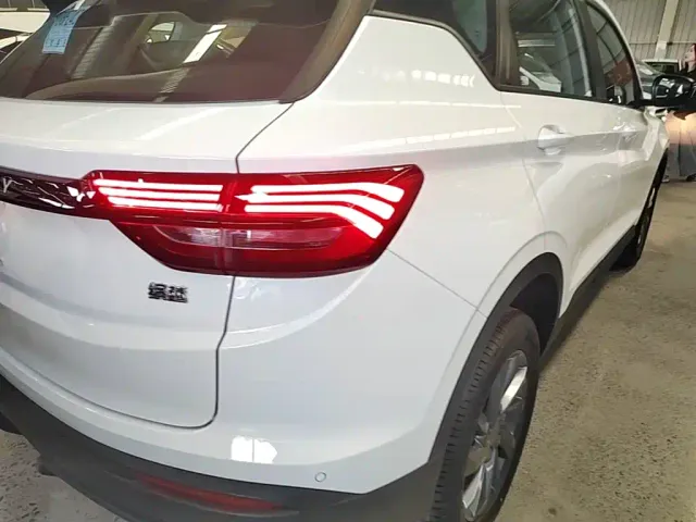Geely Binyue — Фото автомобиля 7