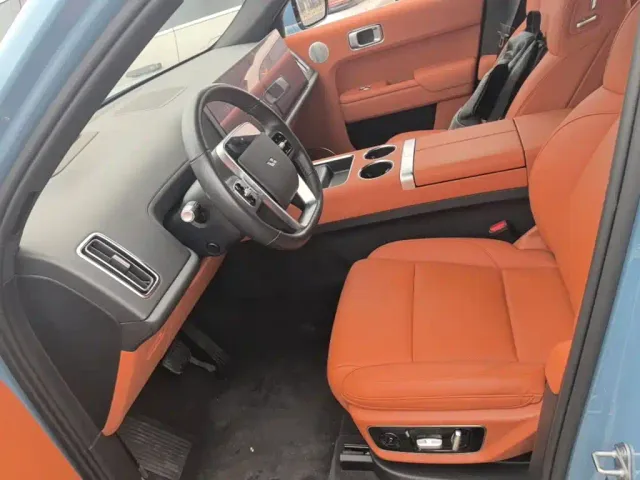 Li Auto L7 — Фото автомобиля 14
