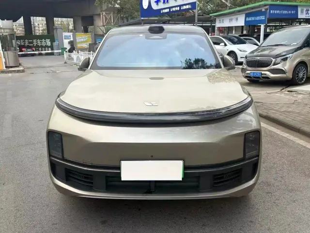 Li Auto L9 — Фото автомобиля 2