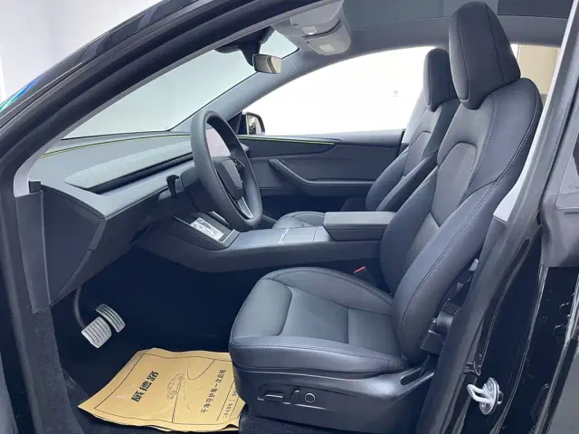 Tesla Model Y — Фото автомобиля 14