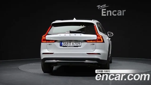 Вольво V60 V60 Cross Country 2 поколение B5 Ultimate AWD — Фото автомобиля 4