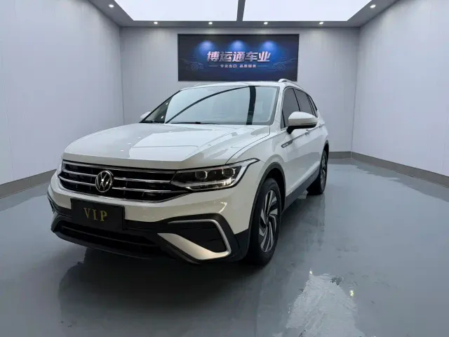Фотография автомобиля — Volkswagen Tiguan L