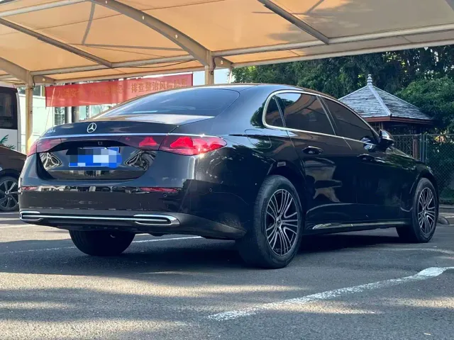 Mercedes-Benz E-Class — Фото автомобиля 2