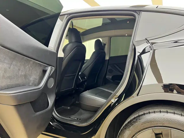 Tesla Model Y — Фото автомобиля 16