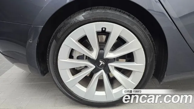 Tesla Model 3 — Фото автомобиля 5