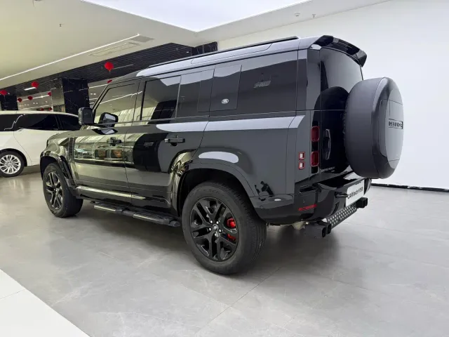 Land Rover Defender — Фото автомобиля 24