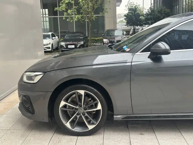Audi A4L — Фото автомобиля 4