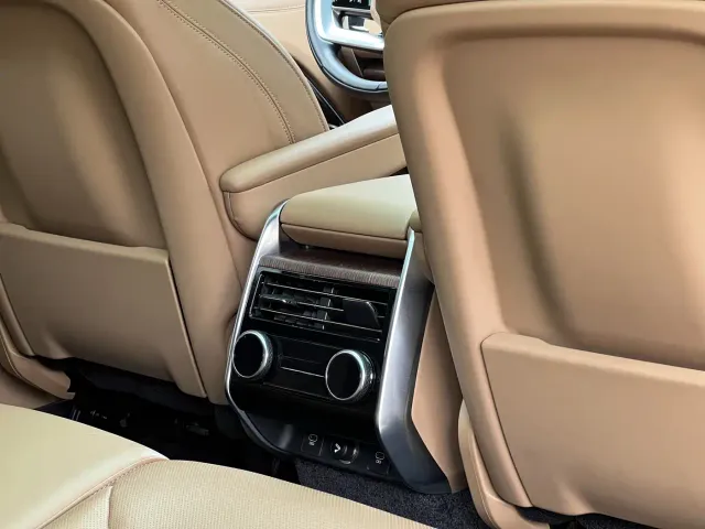 Land Rover Range Rover 2023 3.0 L6 360PS Golden Age Edition — Фото автомобиля 21