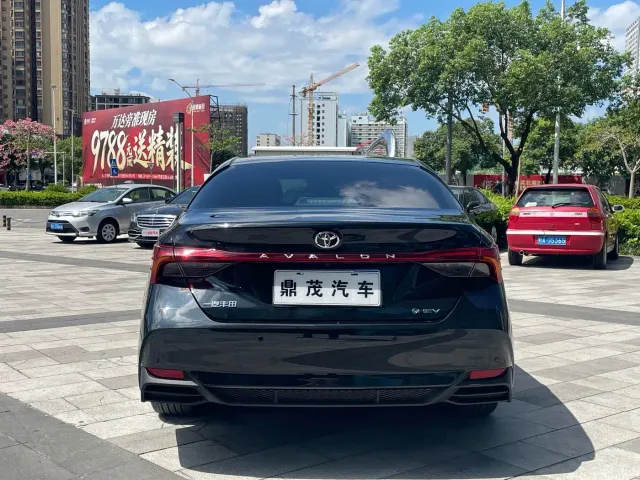 Toyota Avalon — Фото автомобиля 4
