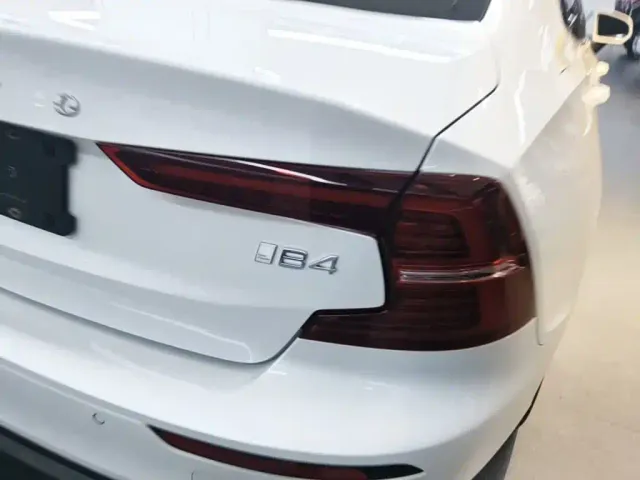 Volvo S60 — Фото автомобиля 7