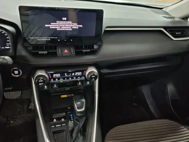 Toyota RAV4 — Фото автомобиля 12