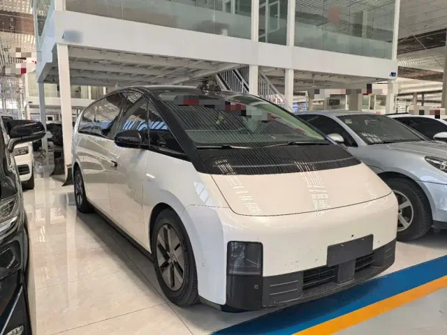 Li Auto MEGA — Фото автомобиля 3